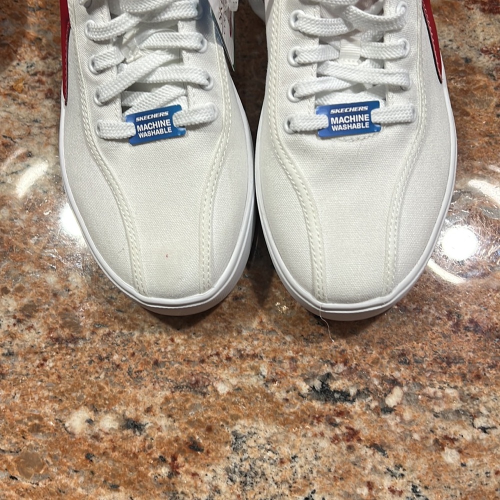 Skechers sneakers. - Picture 6 of 7